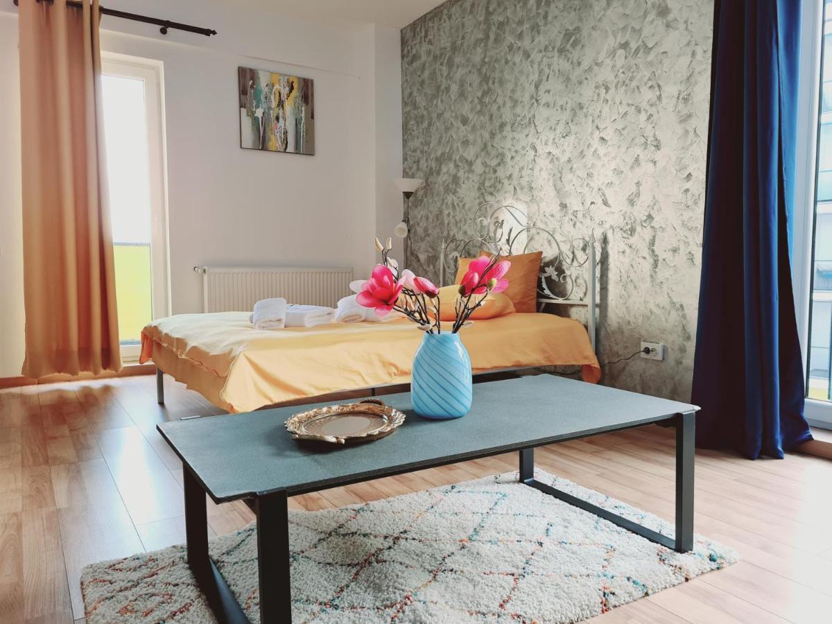 Ultracentral 5* Boutique Hotel Style Apartment. Brand New. 2 Rooms. Spacious. Free Parking คลูจ-นาโปกา ภายนอก รูปภาพ