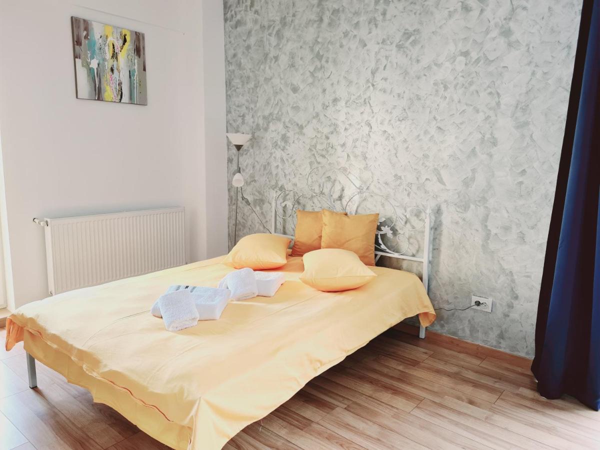 Ultracentral 5* Boutique Hotel Style Apartment. Brand New. 2 Rooms. Spacious. Free Parking คลูจ-นาโปกา ภายนอก รูปภาพ