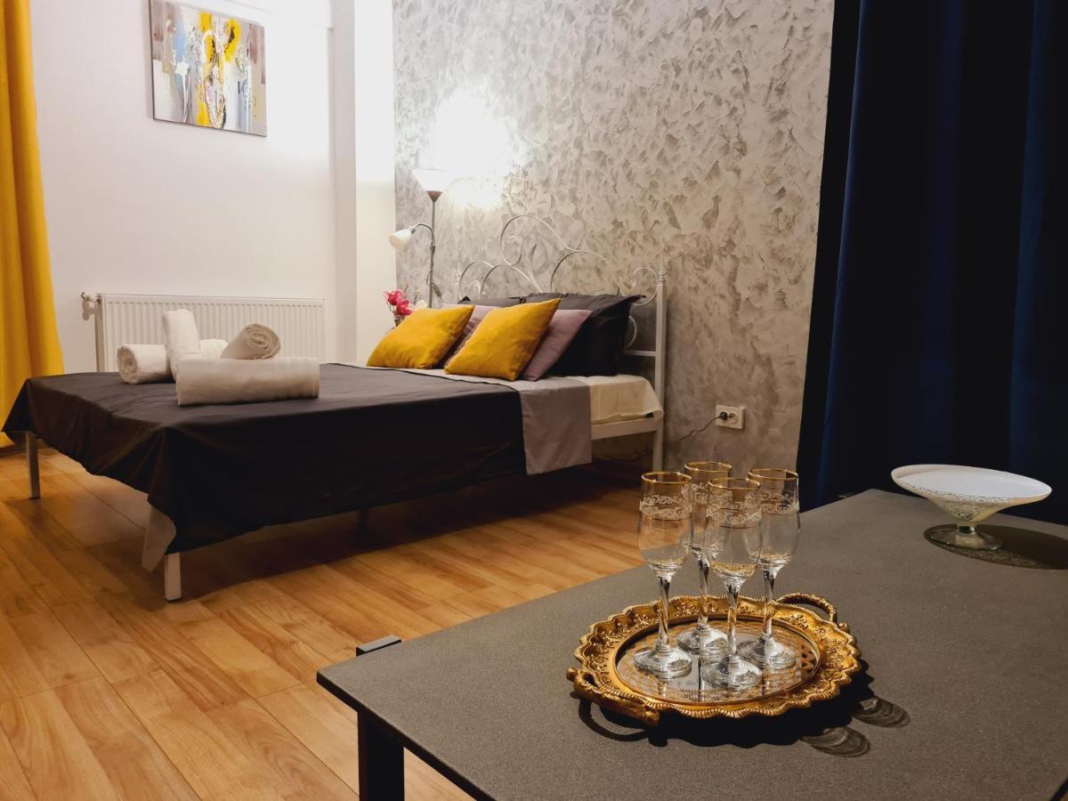 Ultracentral 5* Boutique Hotel Style Apartment. Brand New. 2 Rooms. Spacious. Free Parking คลูจ-นาโปกา ภายนอก รูปภาพ