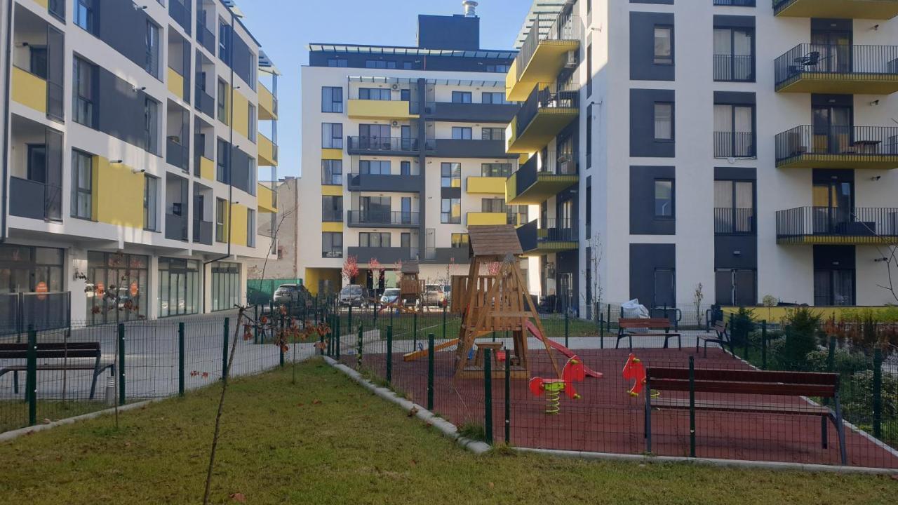 Ultracentral 5* Boutique Hotel Style Apartment. Brand New. 2 Rooms. Spacious. Free Parking คลูจ-นาโปกา ภายนอก รูปภาพ