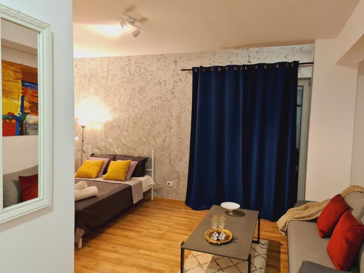 Ultracentral 5* Boutique Hotel Style Apartment. Brand New. 2 Rooms. Spacious. Free Parking คลูจ-นาโปกา ภายนอก รูปภาพ