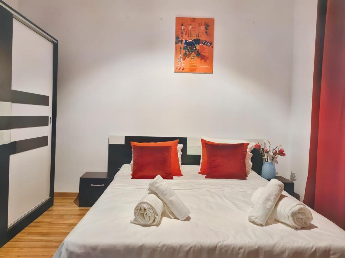 Ultracentral 5* Boutique Hotel Style Apartment. Brand New. 2 Rooms. Spacious. Free Parking คลูจ-นาโปกา ภายนอก รูปภาพ