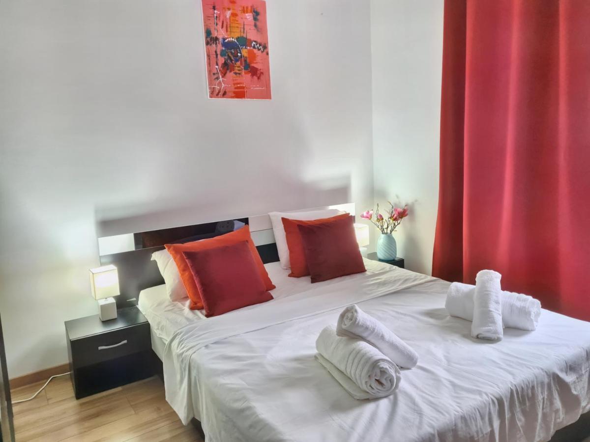 Ultracentral 5* Boutique Hotel Style Apartment. Brand New. 2 Rooms. Spacious. Free Parking คลูจ-นาโปกา ภายนอก รูปภาพ