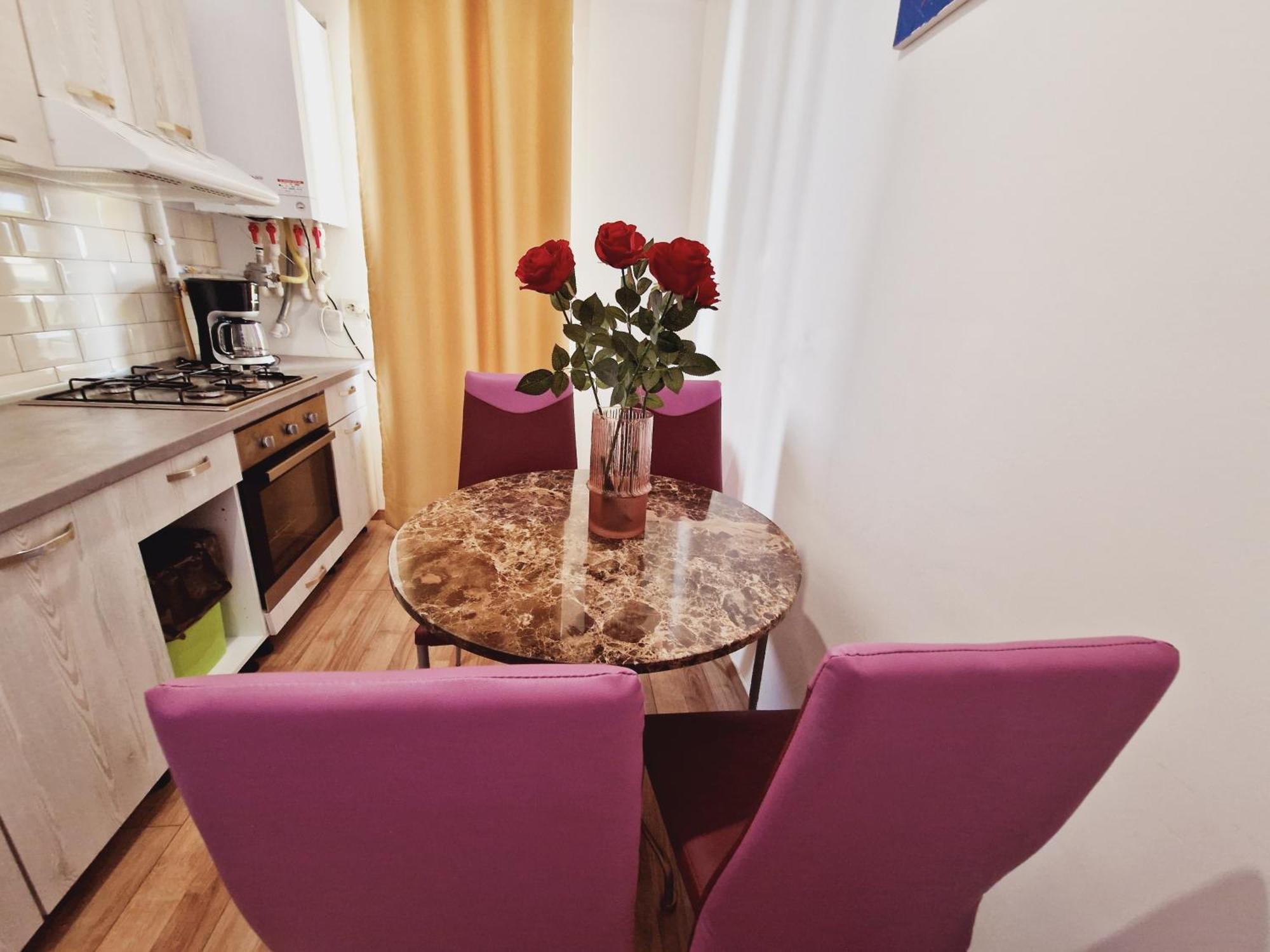 Ultracentral 5* Boutique Hotel Style Apartment. Brand New. 2 Rooms. Spacious. Free Parking คลูจ-นาโปกา ภายนอก รูปภาพ
