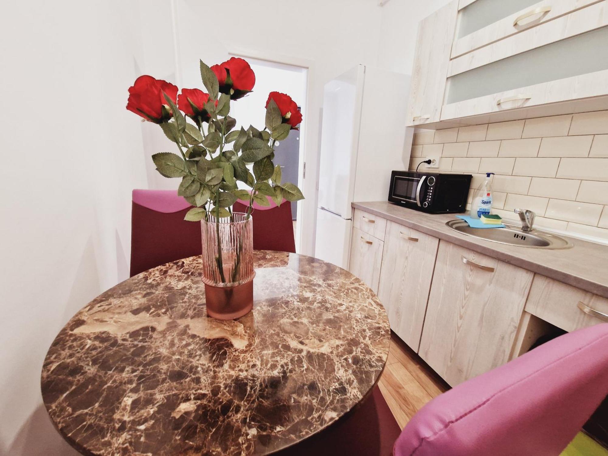 Ultracentral 5* Boutique Hotel Style Apartment. Brand New. 2 Rooms. Spacious. Free Parking คลูจ-นาโปกา ภายนอก รูปภาพ