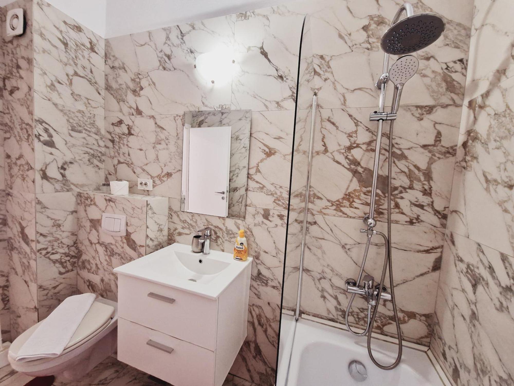 Ultracentral 5* Boutique Hotel Style Apartment. Brand New. 2 Rooms. Spacious. Free Parking คลูจ-นาโปกา ภายนอก รูปภาพ