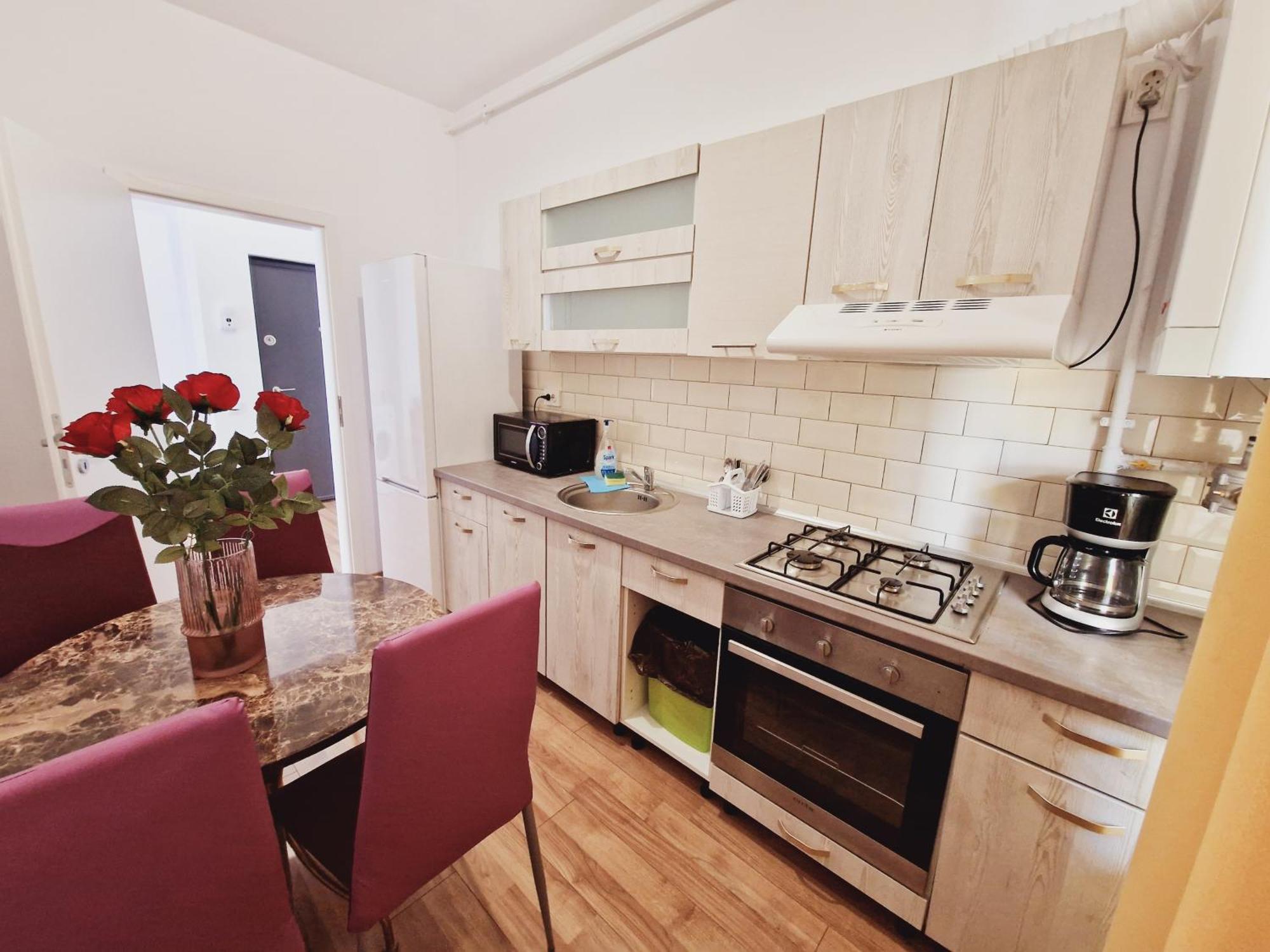 Ultracentral 5* Boutique Hotel Style Apartment. Brand New. 2 Rooms. Spacious. Free Parking คลูจ-นาโปกา ภายนอก รูปภาพ